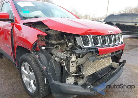 2019 Jeep Compass Latitude 4X4 z USA, uszkodzony, nr VIN 3C4NJDBB5KT737225
